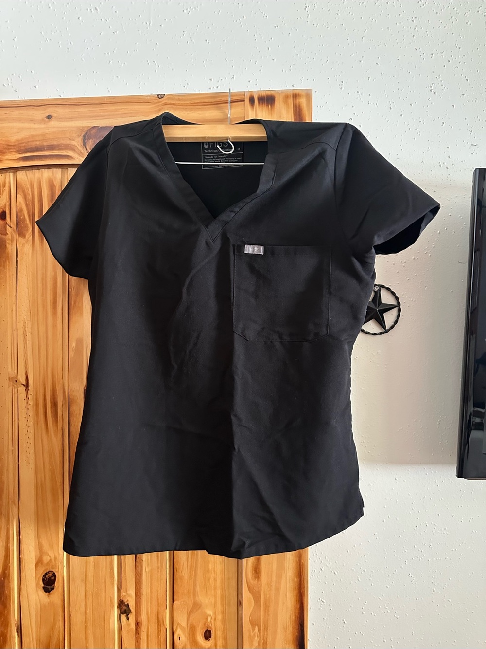 Figs Women's Black V-Neck Short Sleeve Scrub Top WORN ONCE